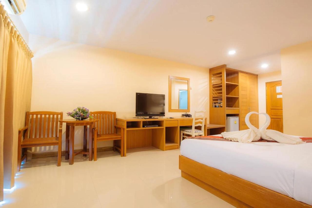 Metro Point Bangkok Hotel Exterior photo